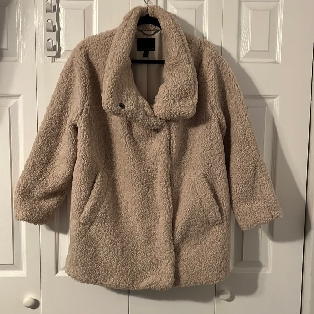 Beautiful Sherpa style coat Banana Republic